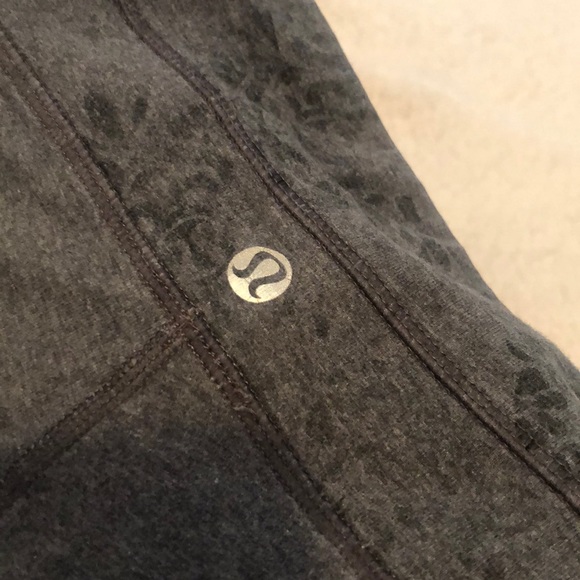 Dark gray lululemon leggings - Picture 4 of 4